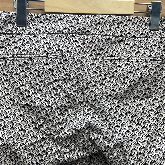 LAST WEEKEND ..NWOT Light pink/black paisley pants size 6 - Picture 5 of 5